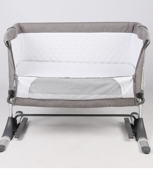 سرير نوم مشترك لطفلي: سرير أطفال مائل وكرسي هزاز