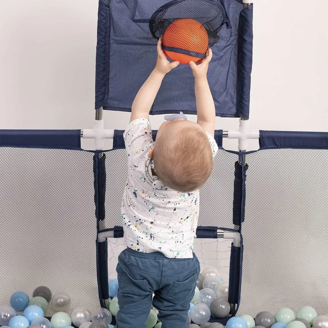 Parc bébé avec foot et basket + 20 Balles colorées